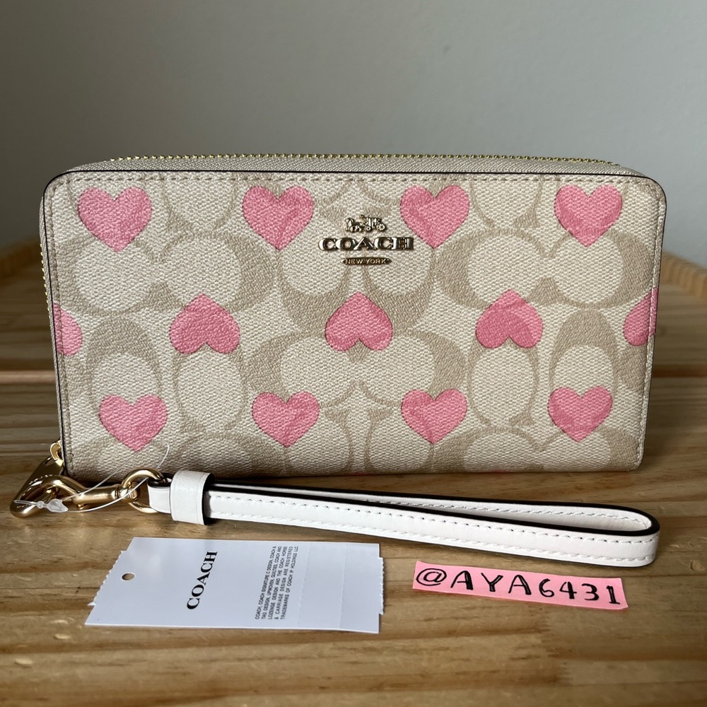 Coach Wallet🎈🎈 - Picture 1 of 9
